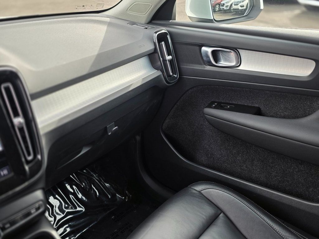 2022 Volvo XC40 T5 AWD Momentum - 22967352 - 35