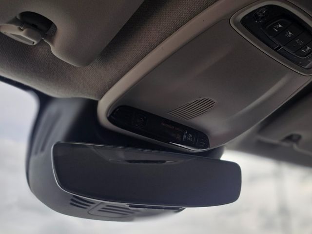 2022 Volvo XC40 T5 AWD Momentum - 22967352 - 36