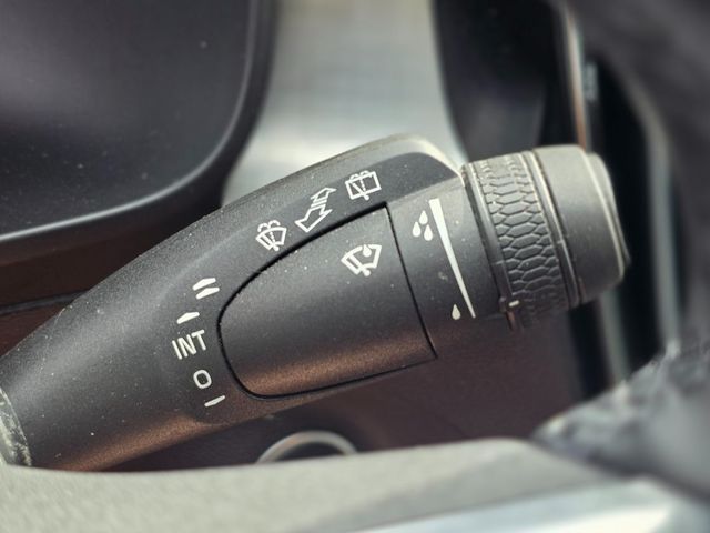 2022 Volvo XC40 T5 AWD Momentum - 22967352 - 39