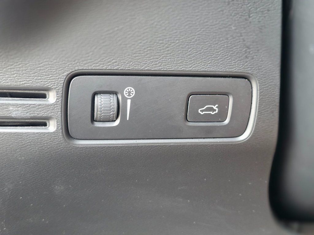 2022 Volvo XC40 T5 AWD Momentum - 22967352 - 40