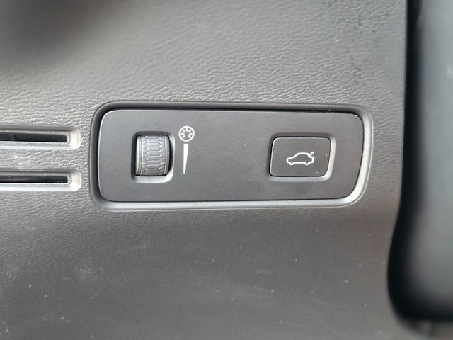 2022 Volvo XC40 T5 AWD Momentum - 22967352 - 40