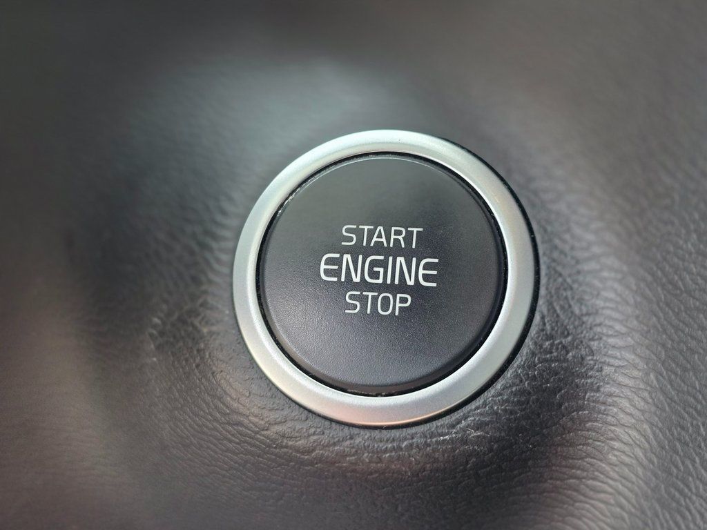 2022 Volvo XC40 T5 AWD Momentum - 22967352 - 41