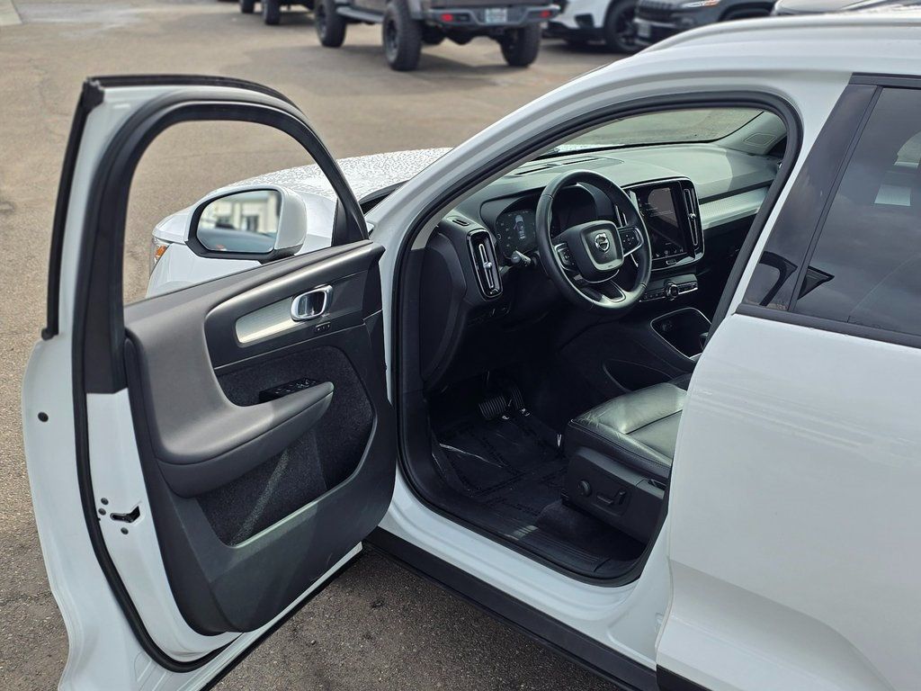 2022 Volvo XC40 T5 AWD Momentum - 22967352 - 43