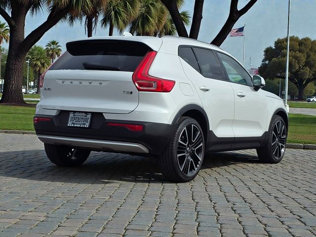 2022 Volvo XC40 T5 AWD Momentum - 22967352 - 5