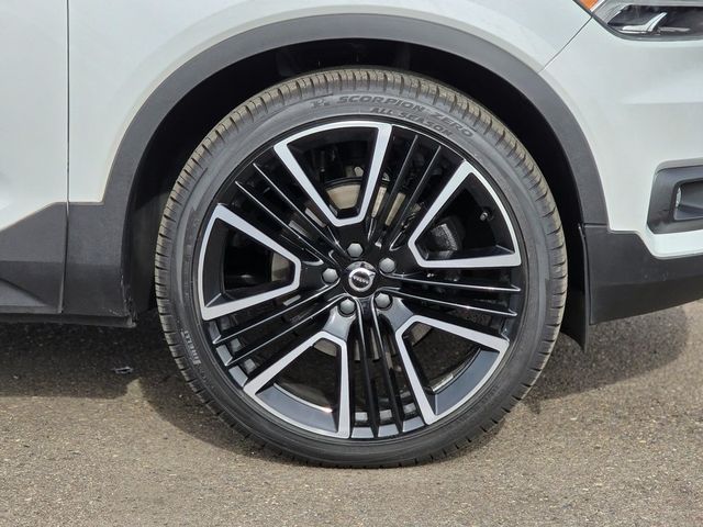 2022 Volvo XC40 T5 AWD Momentum - 22967352 - 6