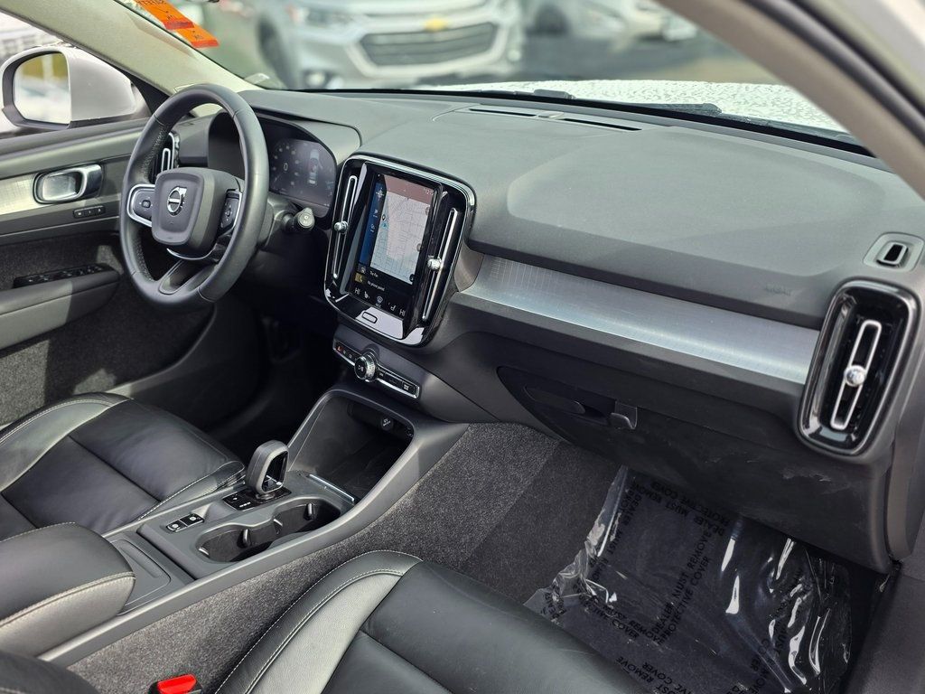 2022 Volvo XC40 T5 AWD Momentum - 22967352 - 7