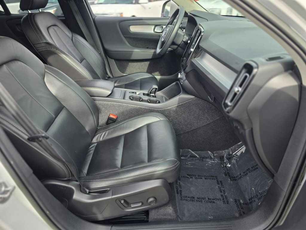 2022 Volvo XC40 T5 AWD Momentum - 22967352 - 8