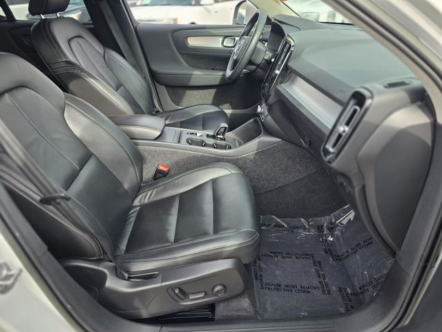 2022 Volvo XC40 T5 AWD Momentum - 22967352 - 8