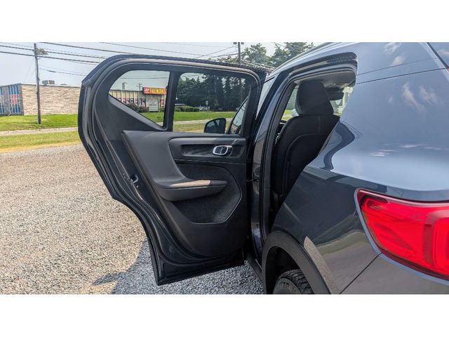2022 Volvo XC40 T5 AWD Momentum - 22895931 - 9