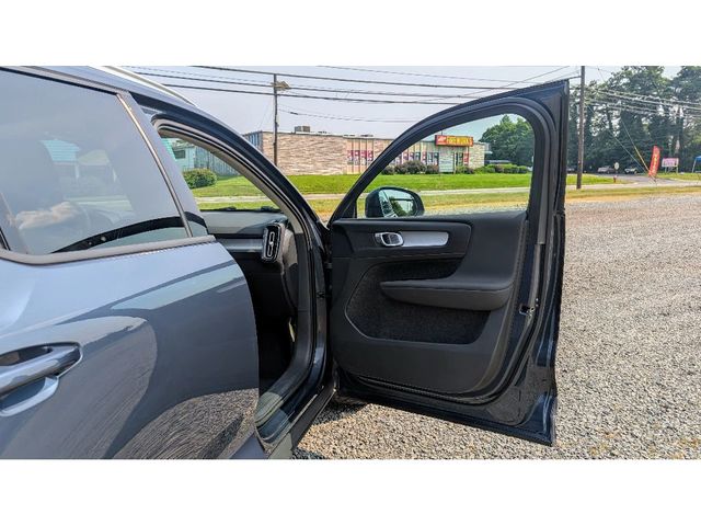 2022 Volvo XC40 T5 AWD Momentum - 22895931 - 10