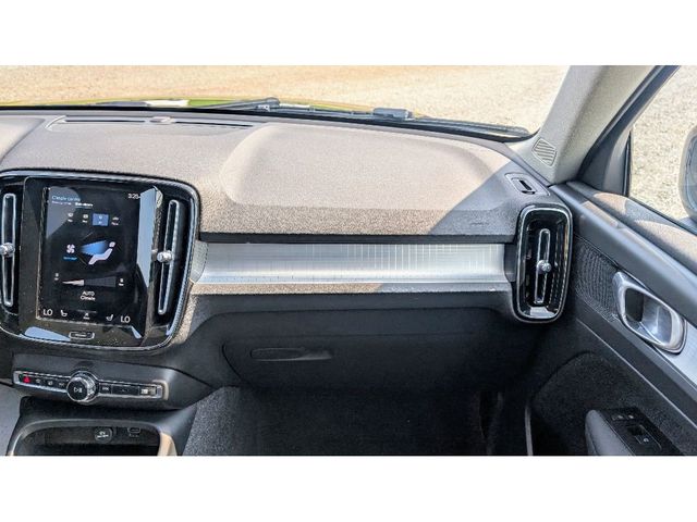 2022 Volvo XC40 T5 AWD Momentum - 22895931 - 28