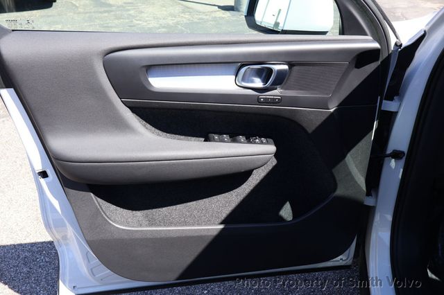 2022 Volvo XC40 T5 AWD Momentum - 23025507 - 10