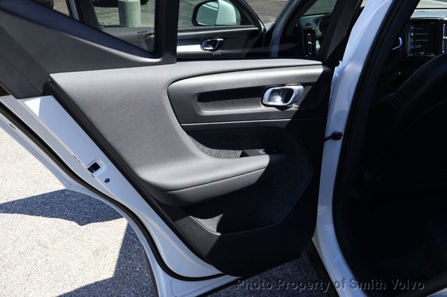 2022 Volvo XC40 T5 AWD Momentum - 23025507 - 11