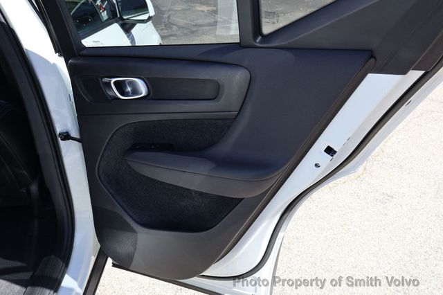2022 Volvo XC40 T5 AWD Momentum - 23025507 - 17