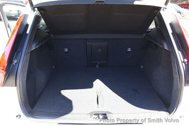 2022 Volvo XC40 T5 AWD Momentum - 23025507 - 20