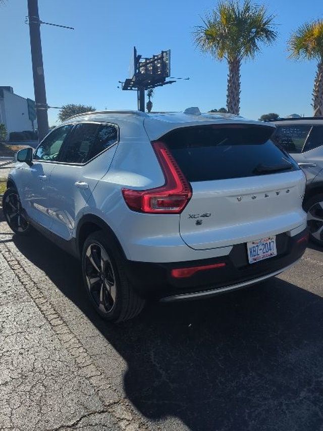 2022 Volvo XC40 T5 AWD Momentum - 22947116 - 3