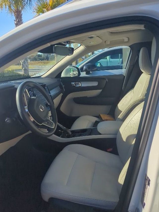 2022 Volvo XC40 T5 AWD Momentum - 22947116 - 4