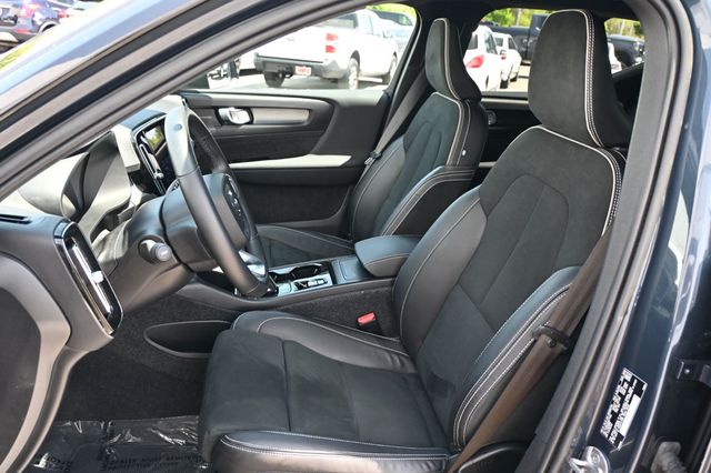 2022 Volvo XC40 T5 AWD R-Design No Accidents Reported to Carfax - 22872986 - 12