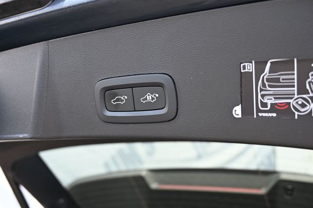 2022 Volvo XC40 T5 AWD R-Design No Accidents Reported to Carfax - 22872986 - 17
