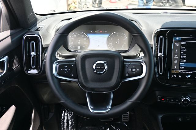 2022 Volvo XC40 T5 AWD R-Design No Accidents Reported to Carfax - 22872986 - 8