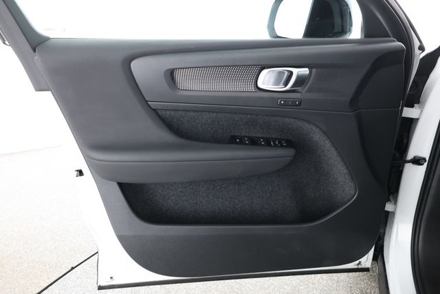 2022 Volvo XC40 T5 AWD R-Design with 20'' Wheels & Hands-Free Tailgate - 22848776 - 9