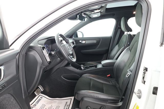 2022 Volvo XC40 T5 AWD R-Design with 20'' Wheels & Hands-Free Tailgate - 22848776 - 10