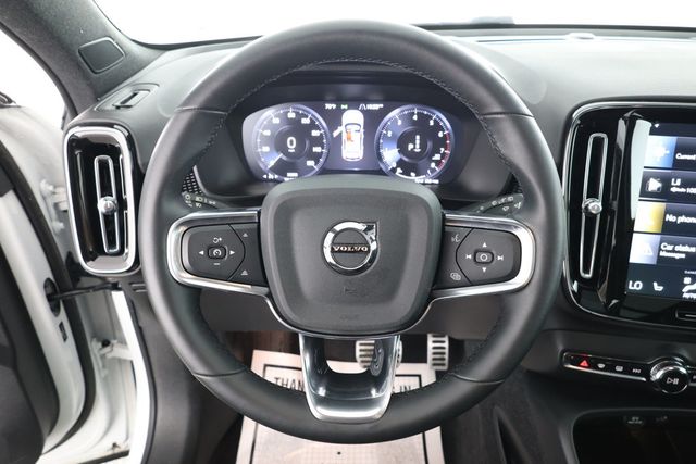 2022 Volvo XC40 T5 AWD R-Design with 20'' Wheels & Hands-Free Tailgate - 22848776 - 11