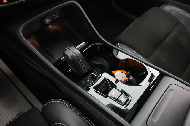 2022 Volvo XC40 T5 AWD R-Design with 20'' Wheels & Hands-Free Tailgate - 22848776 - 14