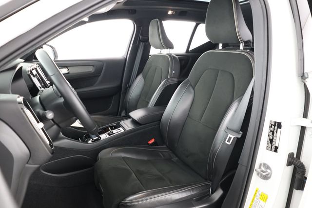2022 Volvo XC40 T5 AWD R-Design with 20'' Wheels & Hands-Free Tailgate - 22848776 - 19