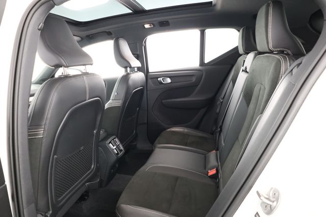 2022 Volvo XC40 T5 AWD R-Design with 20'' Wheels & Hands-Free Tailgate - 22848776 - 20