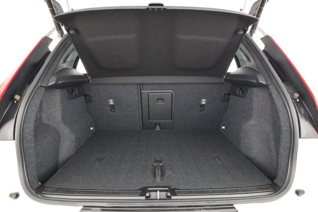 2022 Volvo XC40 T5 AWD R-Design with 20'' Wheels & Hands-Free Tailgate - 22848776 - 21