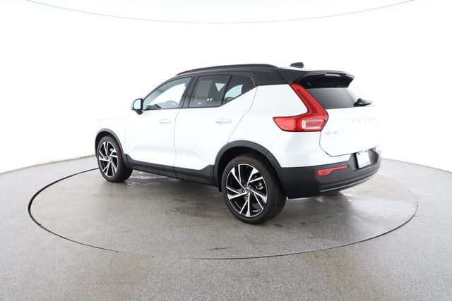 2022 Volvo XC40 T5 AWD R-Design with 20'' Wheels & Hands-Free Tailgate - 22848776 - 2
