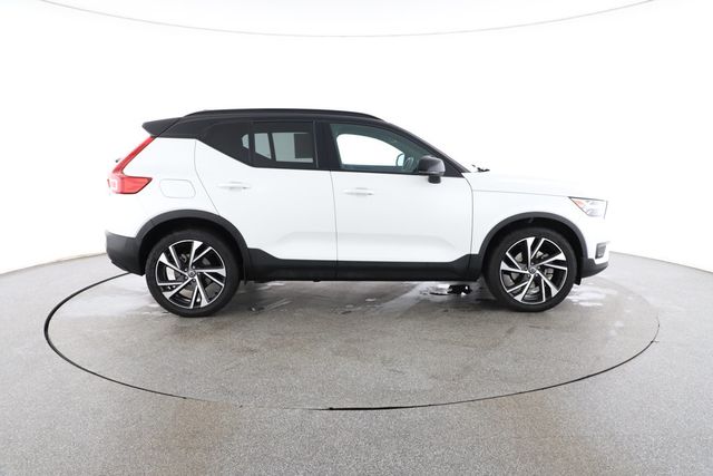 2022 Volvo XC40 T5 AWD R-Design with 20'' Wheels & Hands-Free Tailgate - 22848776 - 5