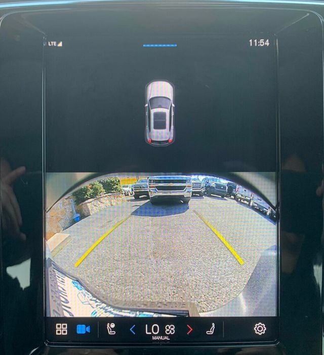 2022 Volvo XC40 Recharge Pure Electric P8 eAWD Twin - 22932056 - 11