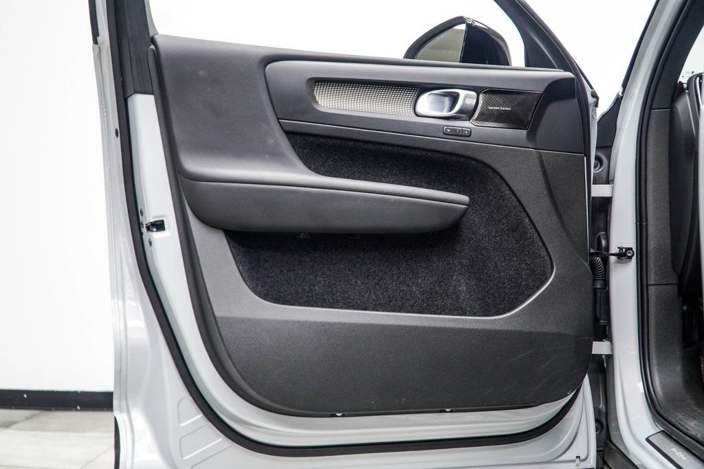 Volvo XC40 photo 32