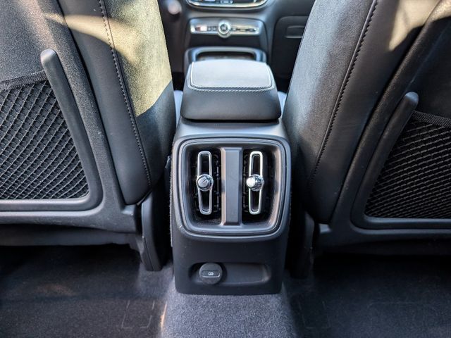 2022 Volvo XC40 Recharge Pure Electric Twin Plus - 23076006 - 17