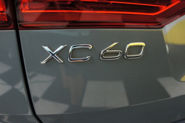 2022 Volvo XC60 1-Owner, B5 AWD Momentum - 23017180 - 17