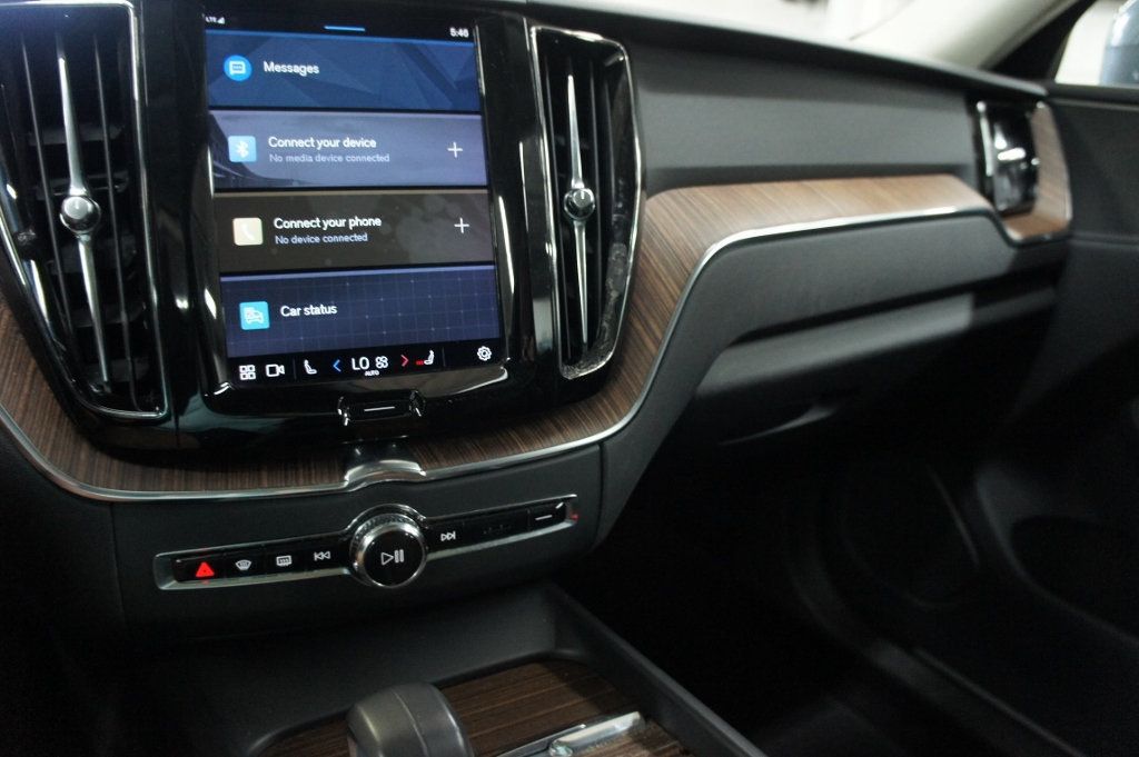2022 Volvo XC60 1-Owner, B5 AWD Momentum - 23017180 - 24