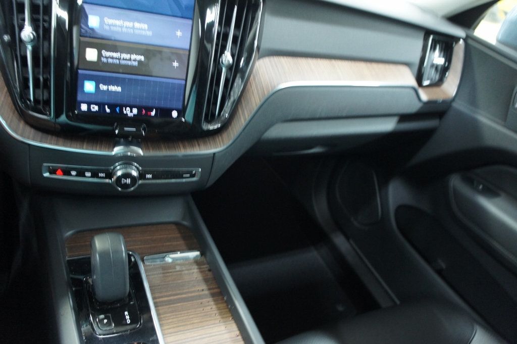 2022 Volvo XC60 1-Owner, B5 AWD Momentum - 23017180 - 25