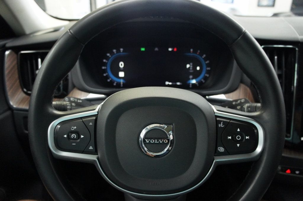 2022 Volvo XC60 1-Owner, B5 AWD Momentum - 23017180 - 26