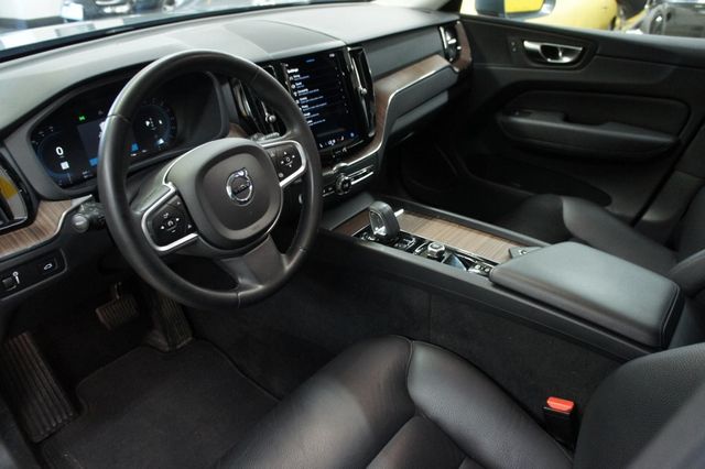 2022 Volvo XC60 1-Owner, B5 AWD Momentum - 23017180 - 30