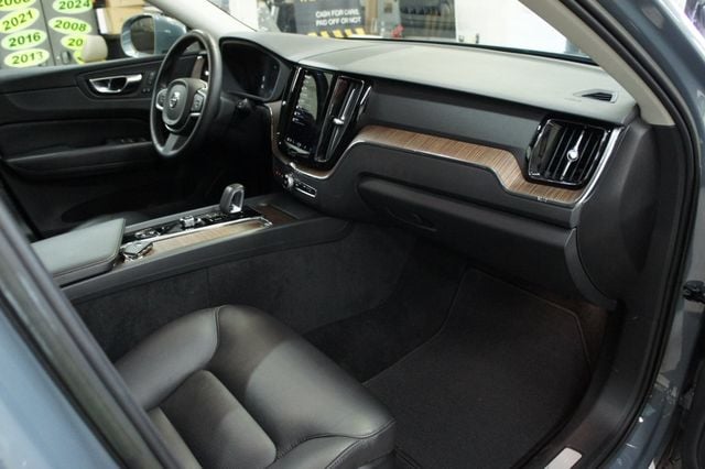 2022 Volvo XC60 1-Owner, B5 AWD Momentum - 23017180 - 3