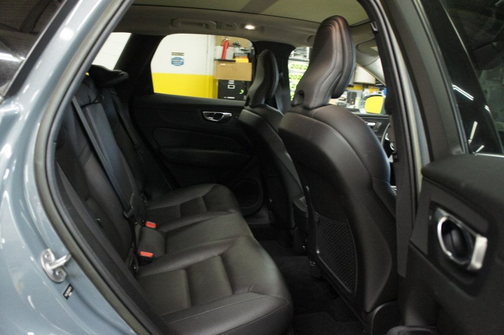 2022 Volvo XC60 1-Owner, B5 AWD Momentum - 23017180 - 40
