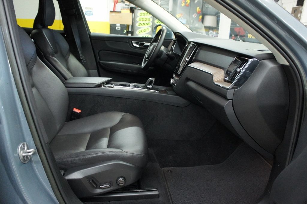 2022 Volvo XC60 1-Owner, B5 AWD Momentum - 23017180 - 41
