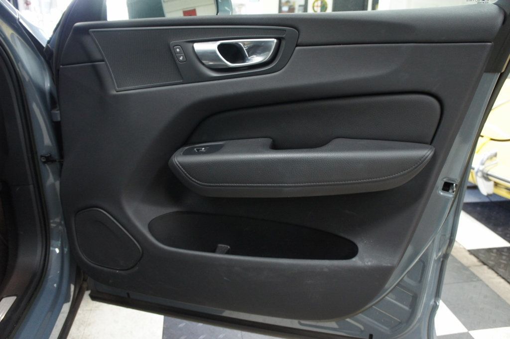 2022 Volvo XC60 1-Owner, B5 AWD Momentum - 23017180 - 42