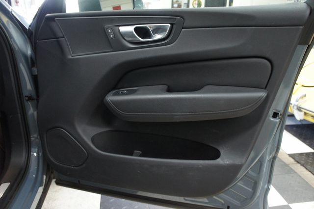2022 Volvo XC60 1-Owner, B5 AWD Momentum - 23017180 - 42