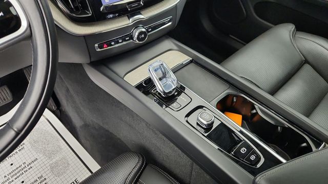 2022 Volvo XC60 B5 AWD Inscription w/ Advanced Pkg, 20'' Wheels & Climate Pkg - 23068523 - 15