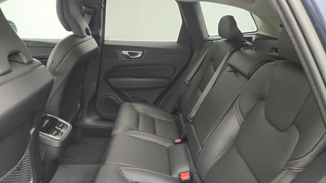 2022 Volvo XC60 B5 AWD Inscription w/ Advanced Pkg, 20'' Wheels & Climate Pkg - 23068523 - 19