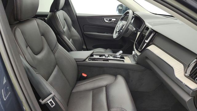 2022 Volvo XC60 B5 AWD Inscription w/ Advanced Pkg, 20'' Wheels & Climate Pkg - 23068523 - 22
