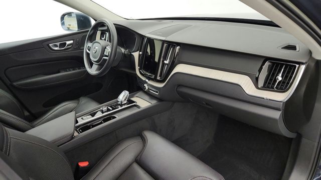 2022 Volvo XC60 B5 AWD Inscription w/ Advanced Pkg, 20'' Wheels & Climate Pkg - 23068523 - 23